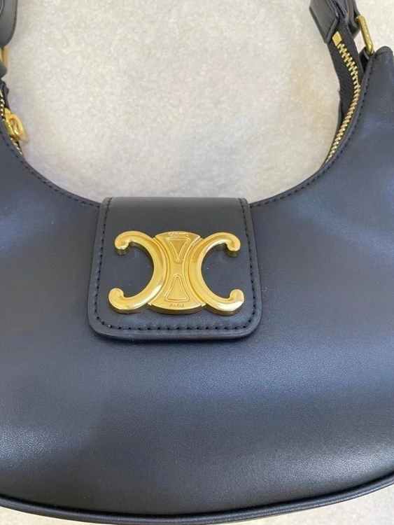 ab9ee76b4d8aca43a6980de502a9cad1_1758864856_4003.jpg ab9ee76b4d8aca43a6980de502a9cad1_1758864856_4003.jpg