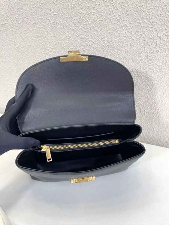 ab9ee76b4d8aca43a6980de502a9cad1_1758865000_5873.jpg ab9ee76b4d8aca43a6980de502a9cad1_1758865000_5873.jpg