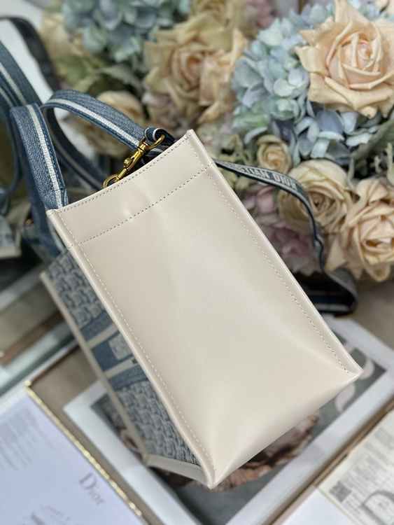 e3dae71508bf7f7ff2578e324d0d40a7_1758609672_8739.jpg e3dae71508bf7f7ff2578e324d0d40a7_1758609672_8739.jpg