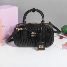 MU 미우미우 아르카디 마테라세 토트백 