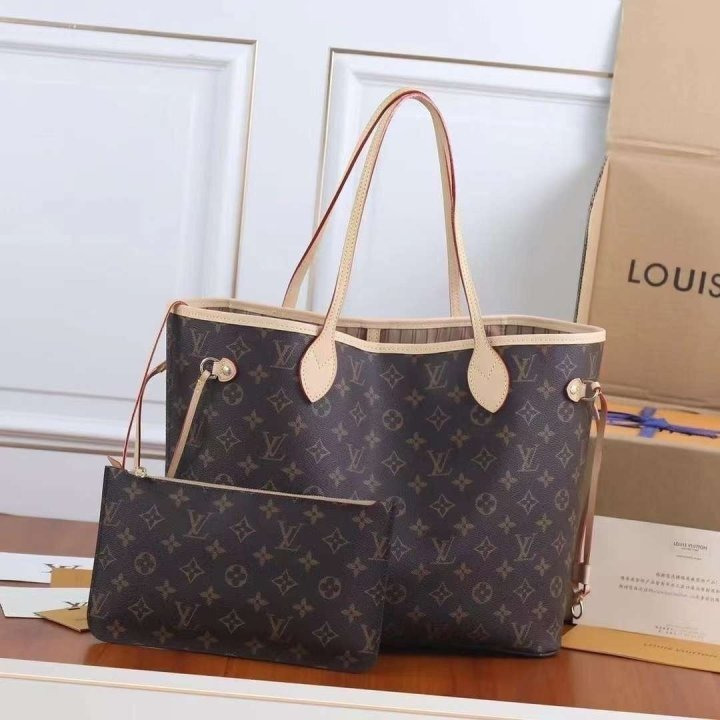 LV 루이비통 모노 네버풀 중 