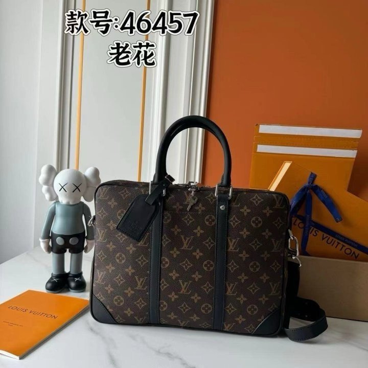 LV 루이비통 포르트 보야주 