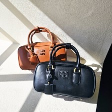 MU 미우미우 아르땡땡백중간사이즈 