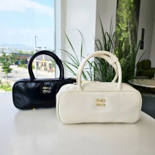 MU 미우미우 아르땡땡백(에나멜) 