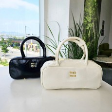 MU 미우미우 아르땡땡백(에나멜) 