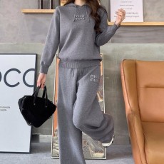 MU 미우미우 여성.후드니트 & 와이드팬츠 세트 신상입고 