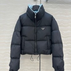 PD 프라다 숏 패딩 