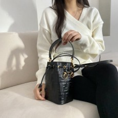 FD 펜디 몬트레조 버킷백 블랙  