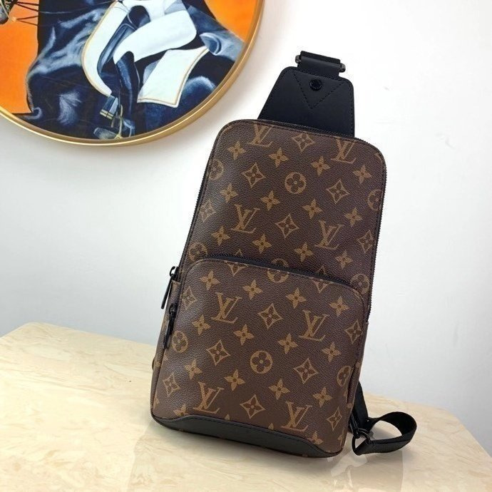 LV 루이비통 기본 모노 슬링백 