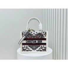 DO 디올 고급 자수 북 토트백 스몰 