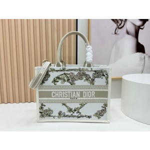 DO 디올 고급 자수 북 토트백 미듐 