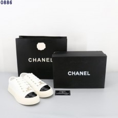 CN 샤넬 CC로고 펜던트 레더 퀼팅 스니커즈