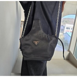 PD 프라다 미니 삼각 버킷백  