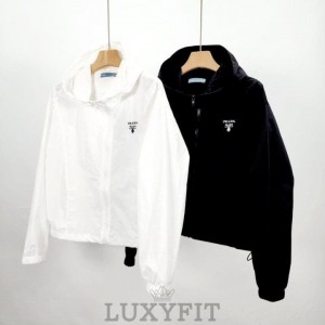 PD 프라다  후드 바람막이 점퍼