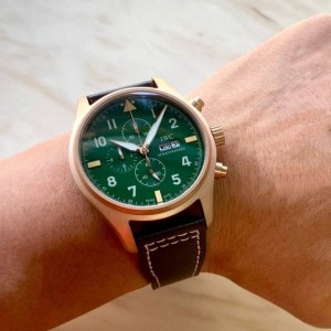 IWC 파일럿 워치 크로노그래프 스핏파이어 무광그린다이얼 데이 데이트