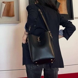 YS 생 로랑 Le37 버킷백