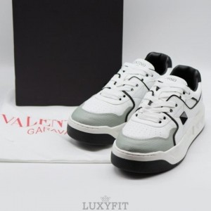 VT 발렌티노 원스터드 레더 스니커즈