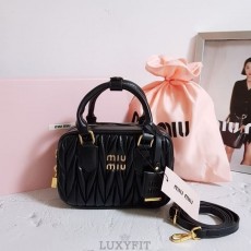 MU 미우미우 아르카디 마테라세 토트백 블랙 [고급]