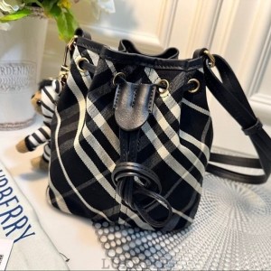 BB 버버리 드로잉 체크 버킷 미니