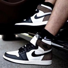 NK 나이키 조던1 레트로 하이 OG 다크모카 스니커즈