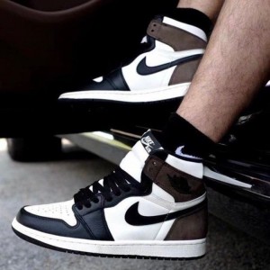 NK 나이키 조던1 레트로 하이 OG 다크모카 스니커즈