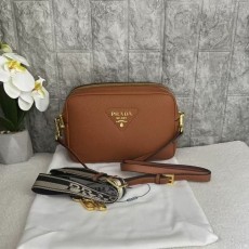 PD 프라다 비텔로 다이노 레더 숄더백