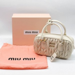 MU 미우미우 마테라쎄 나파레더 크로스 바디 백