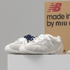 MU BL 미우미우 X 뉴발란스 콜라보 530 스웨이드 메쉬 스니커즈