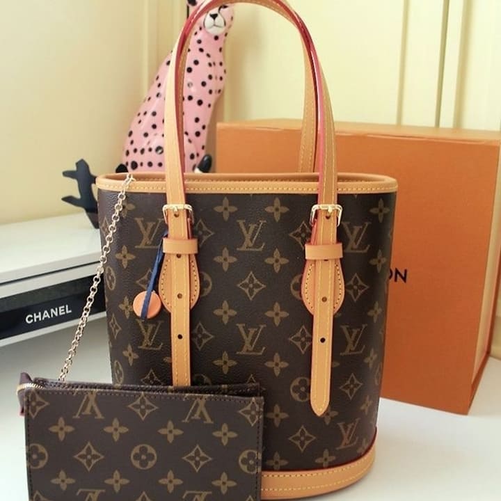 LV 루이비통 쁘띠 버킷백