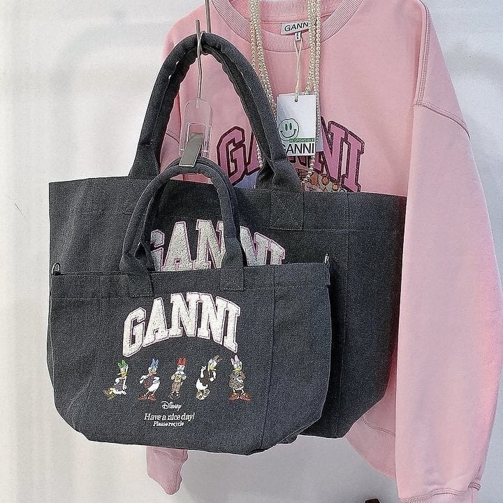 GN 가니 x 디즈니 콜라보레이션 데이지덕 블리치드 토트백