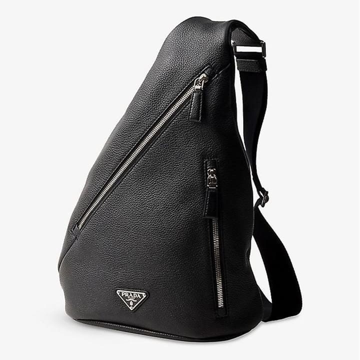 PD 프라다 삼각로고 레더 슬링백