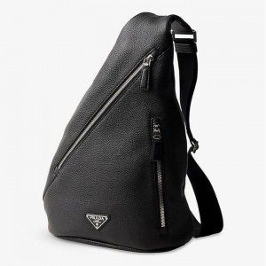 PD 프라다 삼각로고 레더 슬링백