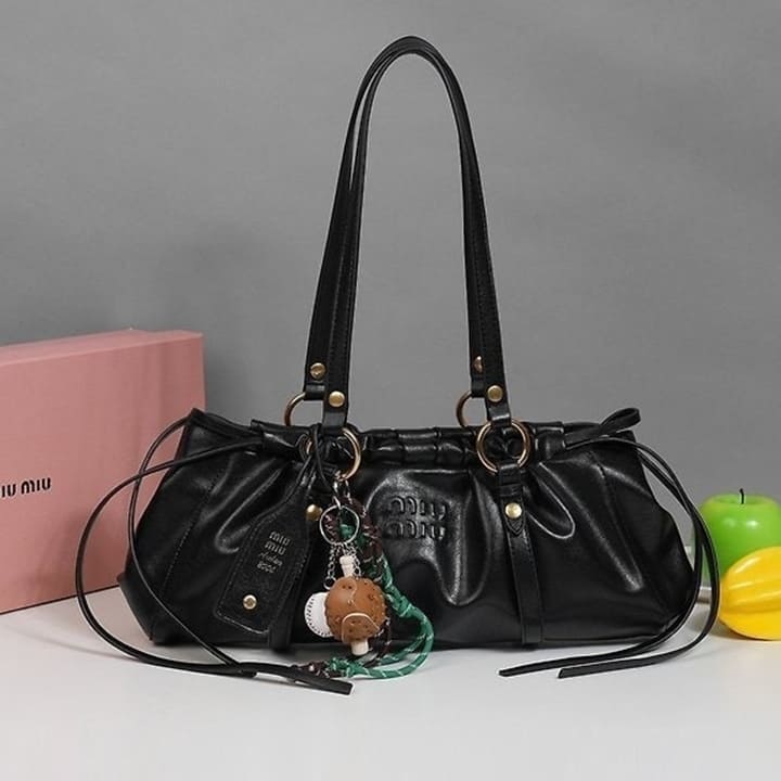 MU 미우미우 조이 레더백