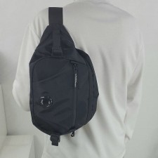 C.P.컴퍼니 빅 크로스 바디 백 [고급]