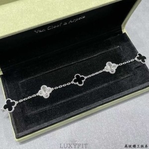 VC 반클리프 아펠 빈티지 알함브라 5모티브 브레이슬릿 (화이트 골드/오닉스)