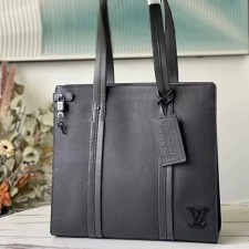 LV 루이비통 타이가 토트백
