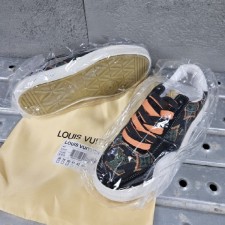 (국내) LV 루이비통 23fw LV로고 스니커즈