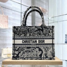 (국내) DO 디올 트왈 드 주이 리버스 자수 북토트 뉴스몰 / DIOR TOILE DE JOUY REVERSE BOOK TOTE NEW SMALL BAG [M1265ZRGO]